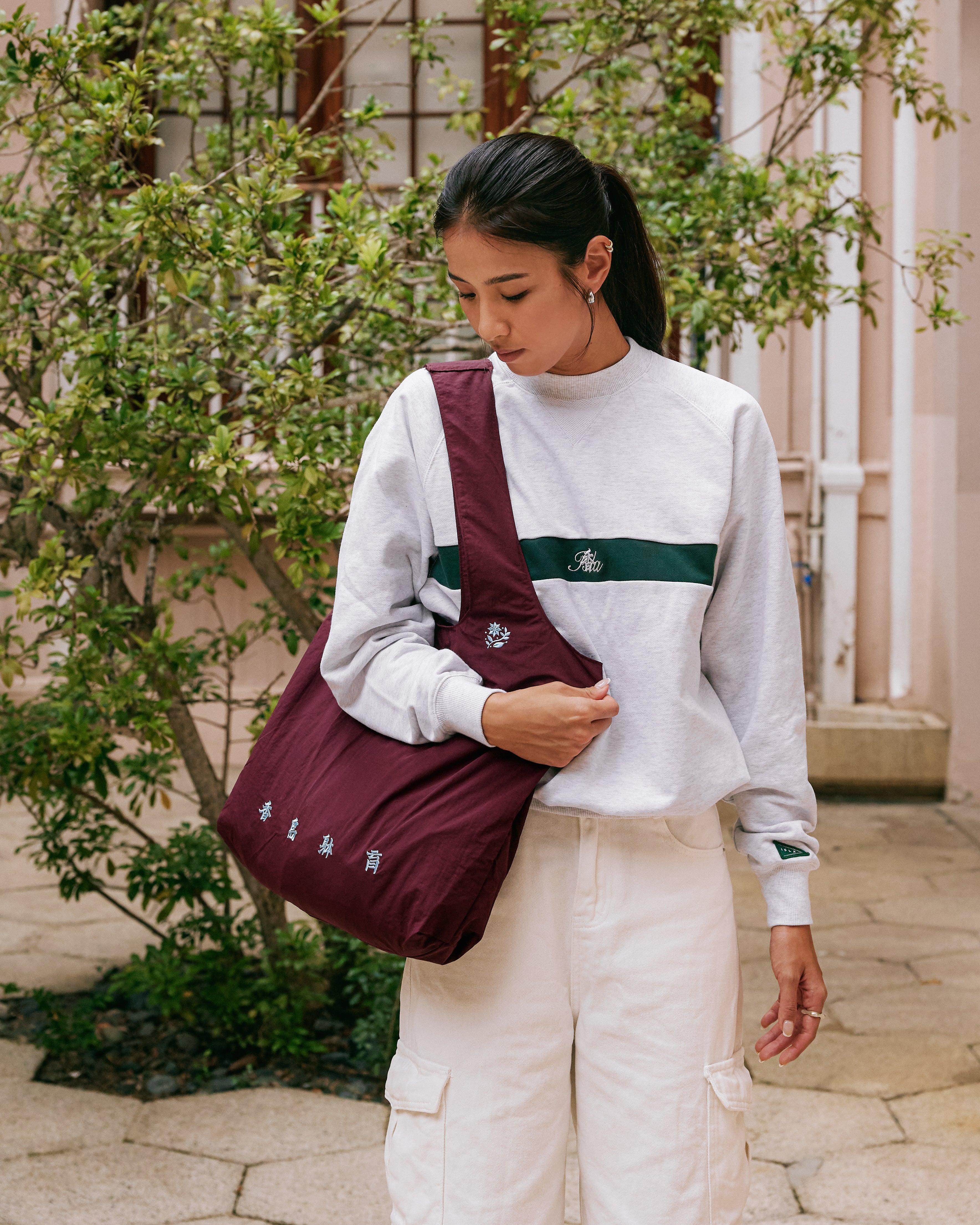 Cursive Logo Sweatshirt - Isla Athletic | 香島躰育 Hong Kong Fashion Heritage